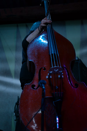L1038458